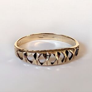 Vintage 10K Gold Band Style Ring with Cut Out Accents Size 8 Stamped Weight 1.2g